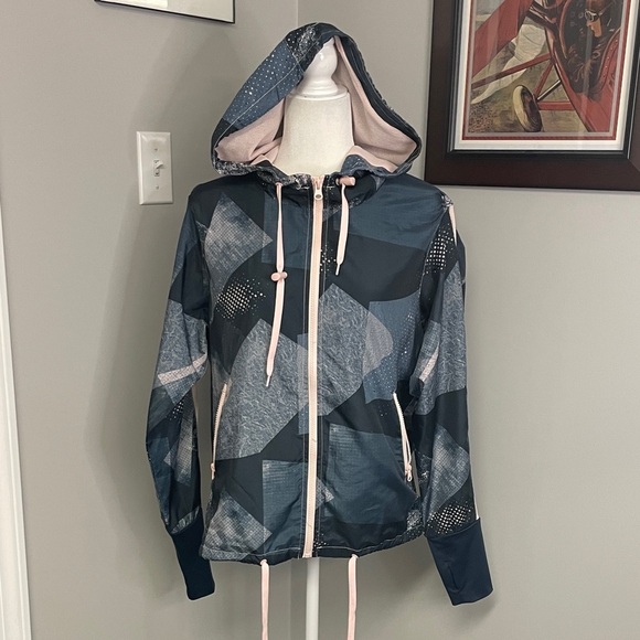 ZYIA Jackets & Blazers - Zyia Blue Pink Geometric Windbreaker Jacket Medium Workout Gym Colorful